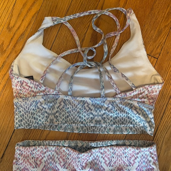 Onzie bra and leggings set - snakeskin pattern - small - Picture 4 of 4